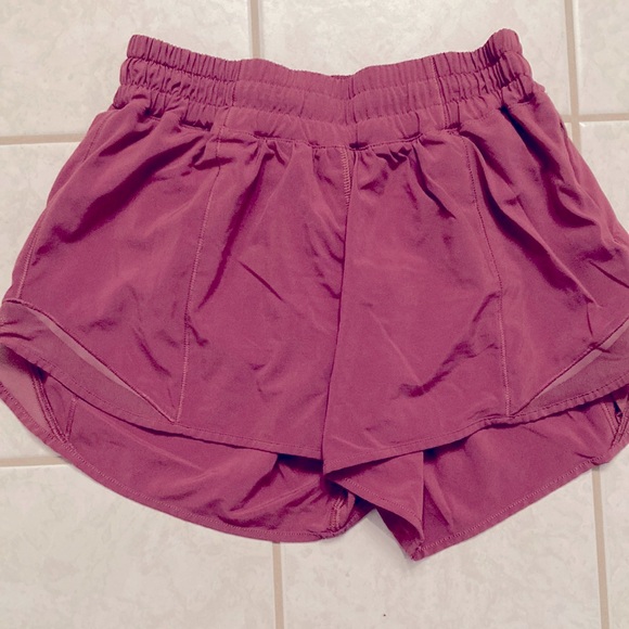 lululemon athletica Pants - Lululemon Hotty Hot Low-Rise 4” Inseam Shorts